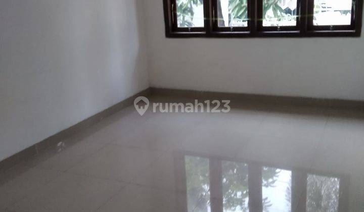 di Jl Kelapa Sawit 15, Tangerang 6
