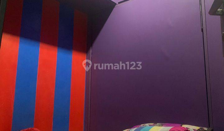 Rumah 2 Lantai Bagus Semi Furnished SHM di Taman Royal 1, Tangerang 2