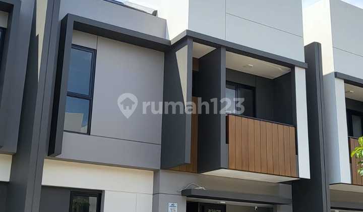 Neat rental house ready to live in at Regia Cluster, Sumarecon Crown Bekasi.