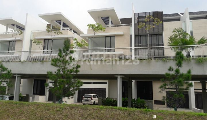 Rumah nyaman, tenang, banyak pohon, bebas banjir, 4 arah Tol Tangerang -Jakarta, Club House besar, jarang ada