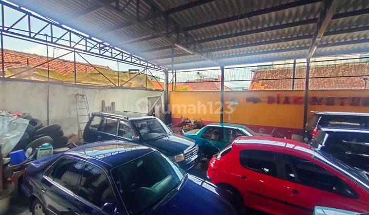 Rumah Usaha Showroom mobil di Jalan Gajah Raya Tengah kota  10