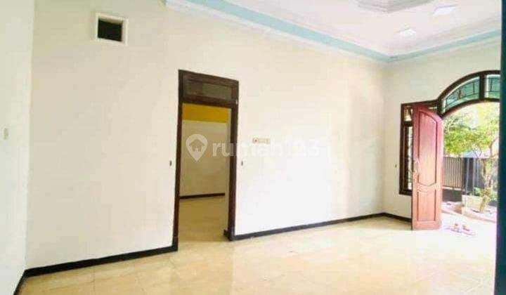 Rumah Murah 2Lt kamar 5 luas strategis di Perum Vero Permai  4