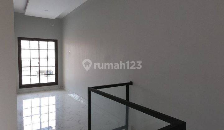Rumah Baru Spek Mewah 2 Lantai Dekat Jalan Raya Kedungmundu  3