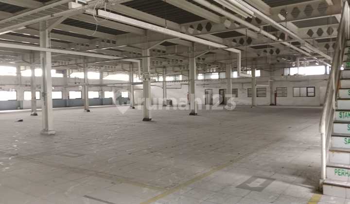 Warehouse for Rent Ready to Use, Area 3,800m², on Jln Moh Toha Tangerang Warehouse for Rent Ready to Use, Area 3,800m², on Jln Moh Toha Tangerang