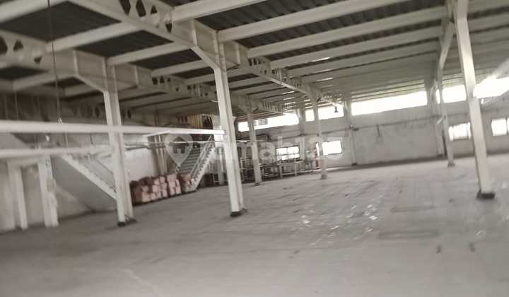 Warehouse for Rent Ready to Use, Area 3,800m², on Jln Moh Toha Tangerang Warehouse for Rent Ready to Use, Area 3,800m², on Jln Moh Toha Tangerang