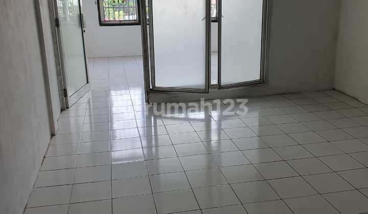 For Rent 2.5-Story Neat Shop House Ready to Use at Permata Taman Palem Shop House, Kalideres, West Jakarta