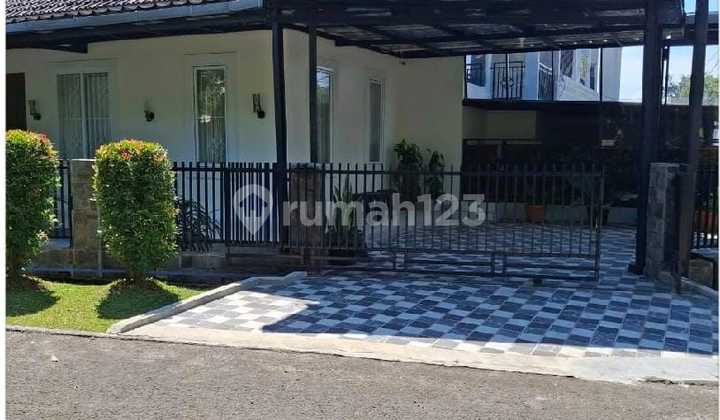 Rumah Sudut Pegunungan Tinggal Bawa Koper 2