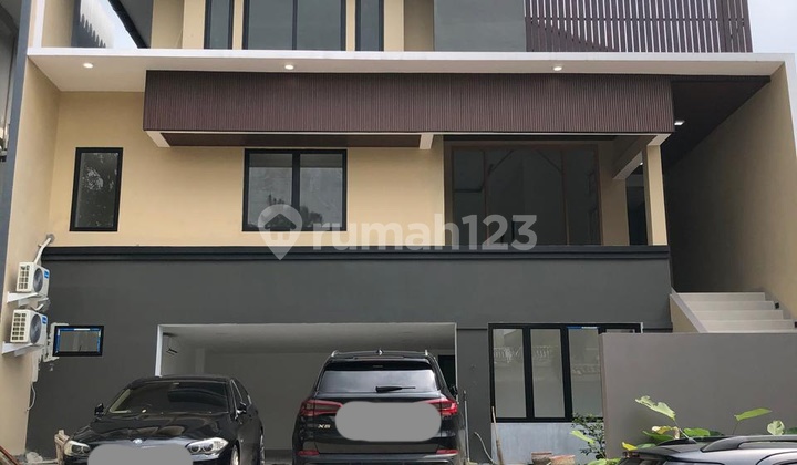 Elegant Two-Story Mediterranean House Elegant Two-Story Mediterranean House