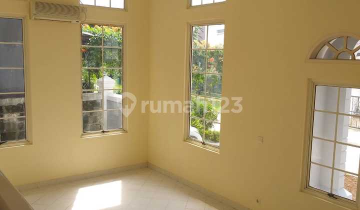 Rumah Colonial Style With Pool 2