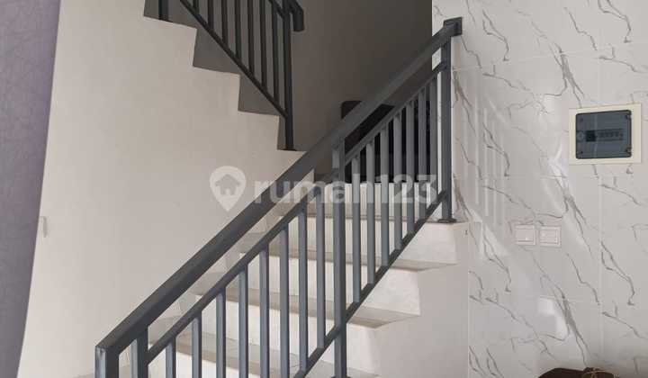 Rumah Dengan View Pegunungan Yang Nyata 2