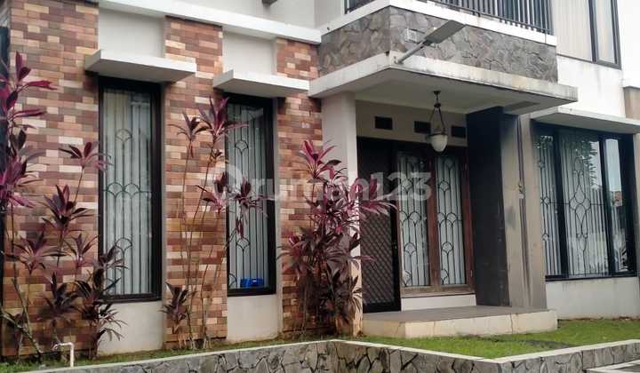 Rumah Argenia Belakang Sport Club 2