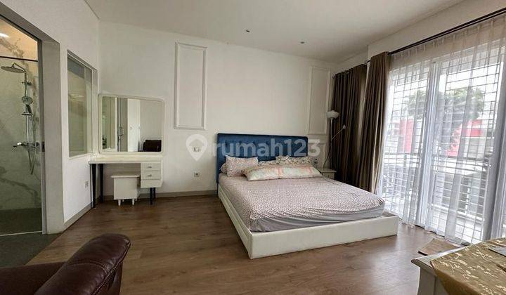 Rumah Green Lake City, Furnished, Dekat Danau, Siap Huni 2