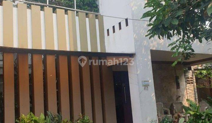 Rumah Kembangan, Jakarta Barat, luas tanah 679m2, ada kolam renang 1