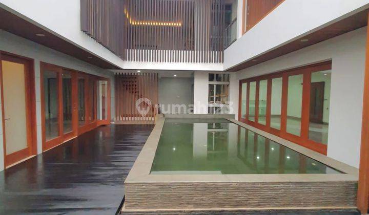 Rumah Pondok Indah, baru, modern minimalis, luas tanah 489m2, pool, marmer, lift, letak di Hoek, nyaman dan luas 1