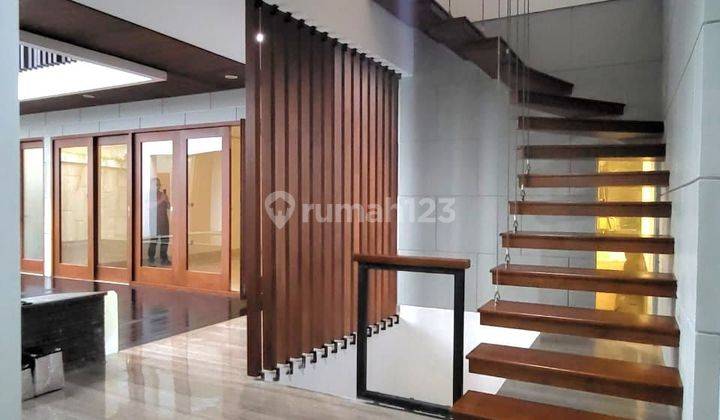 Rumah Pondok Indah, baru, modern minimalis, luas tanah 489m2, pool, marmer, lift, letak di Hoek, nyaman dan luas 2