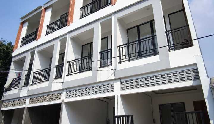 Rumah 3 Lantai Ceiling Tinggi Di Cengkareng, Duri Kosambi