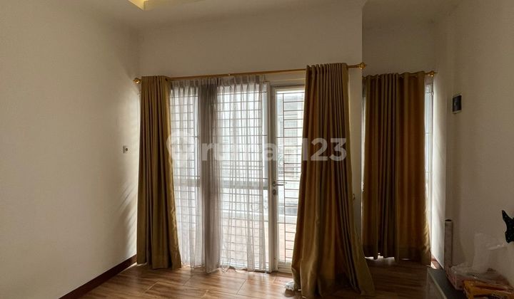 Rumah 3 Lantai Dalam Cluster Kecil Dekat Tanjung Duren, Duri Kepa 2