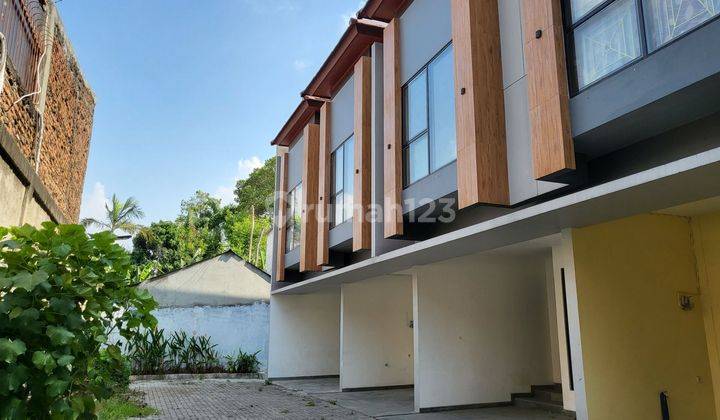 Dijual cepat Rumah baru 2 lantai di Sunrise Garden, Kedoya 1