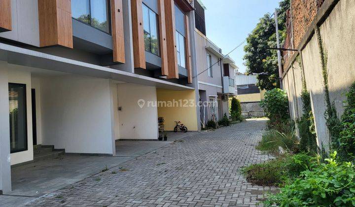 Dijual cepat Rumah baru 2 lantai di Sunrise Garden, Kedoya 2