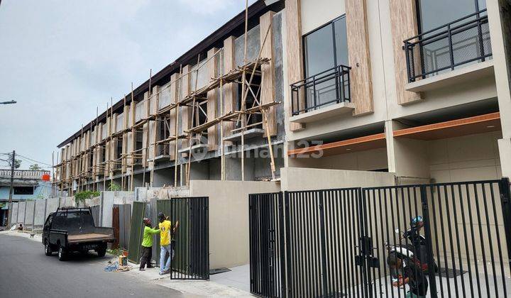 Rumah baru 2 lantai free PPN di Cluster The Ashford, Kembangan Baru 1