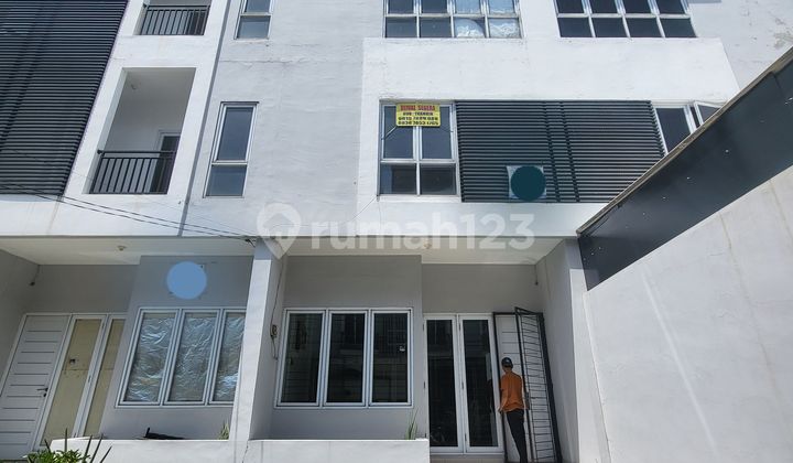 Ruko 3 Lantai Gandeng Strategis di Cengkareng, Dekat Jl. Cendrawasih Raya