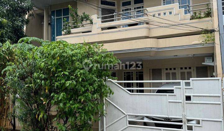 Disewakan Cepat Rumah Luas Semi Furnished Di Green Garden, Kedoya 1