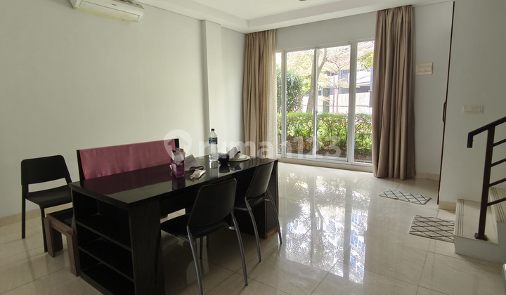 For rent fast 3-story corner Townhouse Puri Mansion in Puri Indah