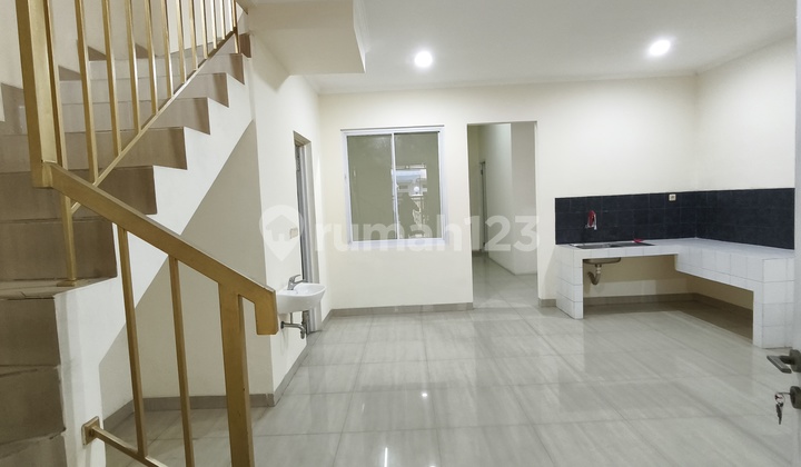 Dijual Murah Rumah 2 Lantai Cluster Beverly Hills, Duta Garden