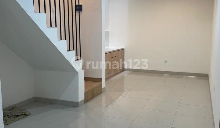 Rumah Baru 3 Lantai Strategis di Tanjung Duren, Grogol Rumah Baru 3 Lantai Strategis di Tanjung Duren, Grogol