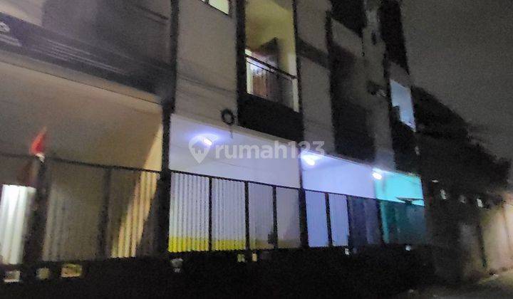 Rumah 3 Lantai Di Akasia, Cengkareng Timur, Jakarta Barat 1