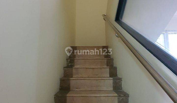 Rumah 2 Lantai Hoek Lippo Karawaci Bagus 2