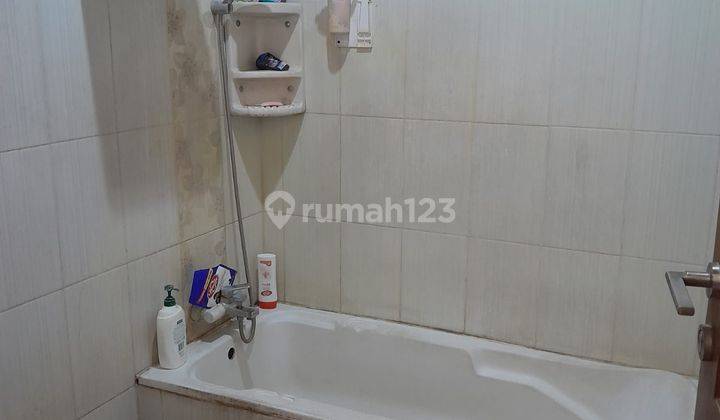 Dijual Rumah 2 Lantai Sudah Semi Furnished di Villa Rizki Ilhami 2