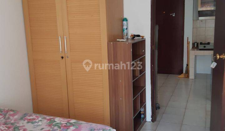 kamar tidur apartemen mediterania garden residence 1