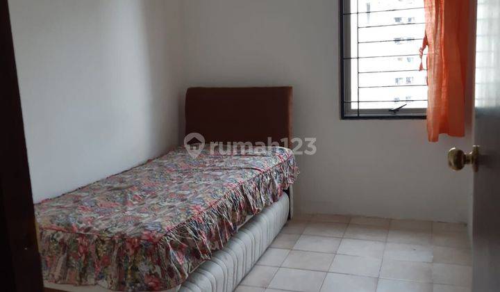 kamar tidur apartemen mediterania garden residence 1