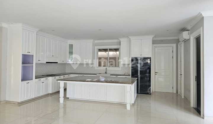 Luxurious 2-Story Semi-Furnished House with Swimming Pool in Lippo Karawaci, Tangerang 2