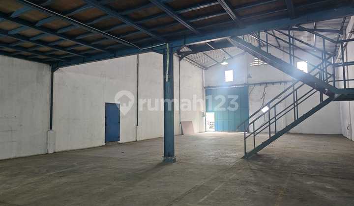 Warehouse in Daan Mogot 2 Floors with Office