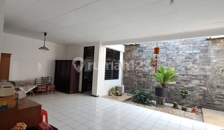 Rumah Dekat Mall Dengan Fasilitas Lingkungan Lengkap