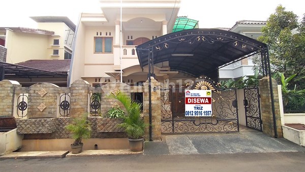 Tz - Rumah Mewah Dalam Cluster yang Bersih & Terawat Tz - Rumah Mewah Dalam Cluster yang Bersih & Terawat