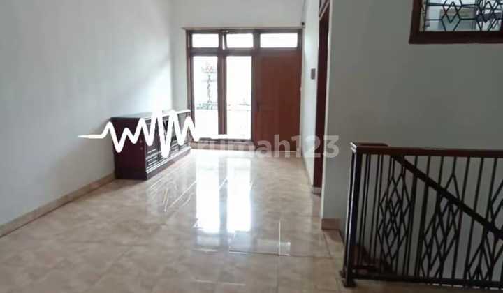 Ir - Dijual Rumah 2 Lantai Cantik Dalam Komplek Perumahan Abadi Duren Sawit 2