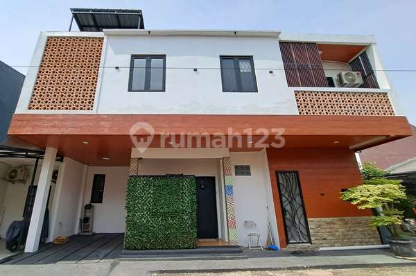 Mn - Dijual Rumah Strategis di Jatiasih Bekasi