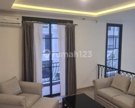 IR - Disewakan Rumah Bagus 3 Lantai Full Furnish Di Bukit Podomoro Indah 2