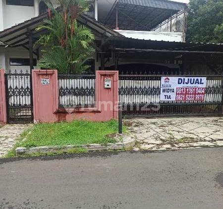 Ta - Rumah Asri di Komplek Perumahan di Daerah Jakarta Timur