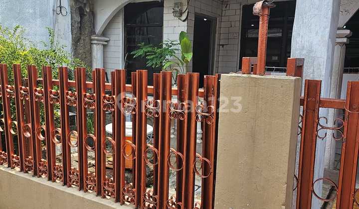 Rumah di Taman Meruya Ilir, Lokasi Strategis Rumah di Taman Meruya Ilir, Lokasi Strategis