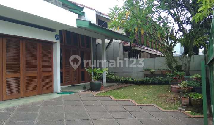 Rumah 2 Lantai di Puri Indah, Jakarta Barat, Lokasi di Jalan Besar