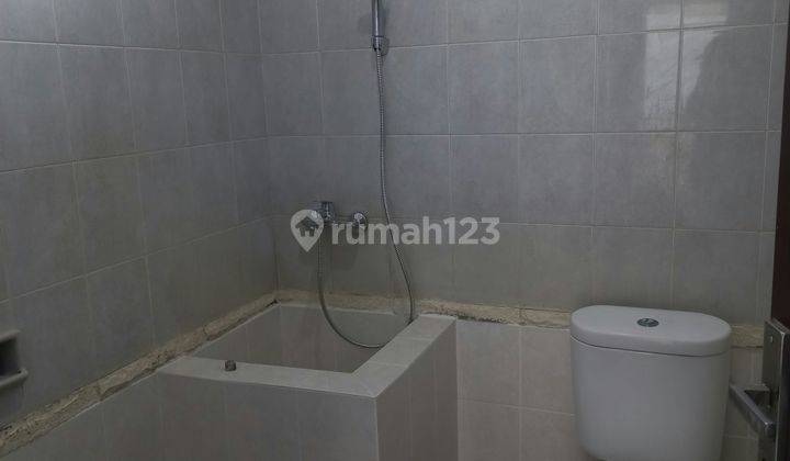 Rumah Huk 2 Lantai Siap Huni di Taman Meruya Ilir 16