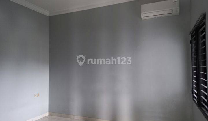 Rumah Huk 2 Lantai Siap Huni di Taman Meruya Ilir 19