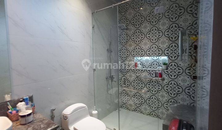 Rumah Mewah Minimalis 2 Lantai Furnished di Taman Meruya Ilir 5