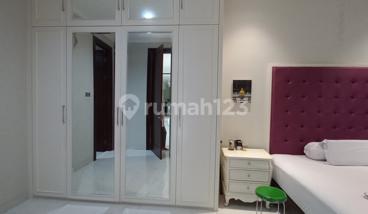 Rumah Mewah Minimalis 2 Lantai Furnished di Taman Meruya Ilir 6