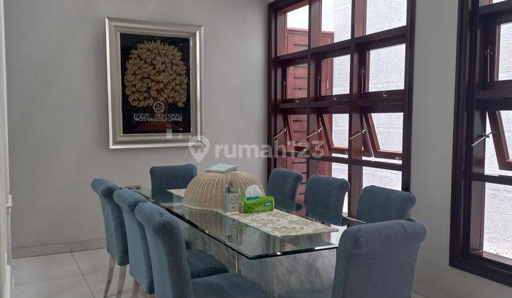 Rumah Mewah Minimalis 2 Lantai Furnished di Taman Meruya Ilir 8