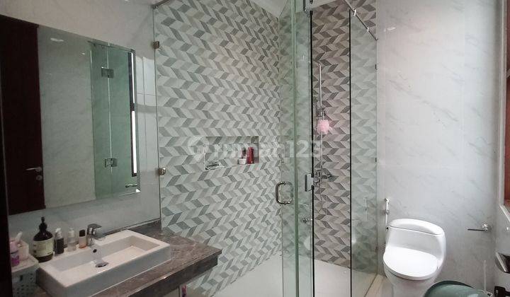 Rumah Mewah Minimalis 2 Lantai Furnished di Taman Meruya Ilir 16